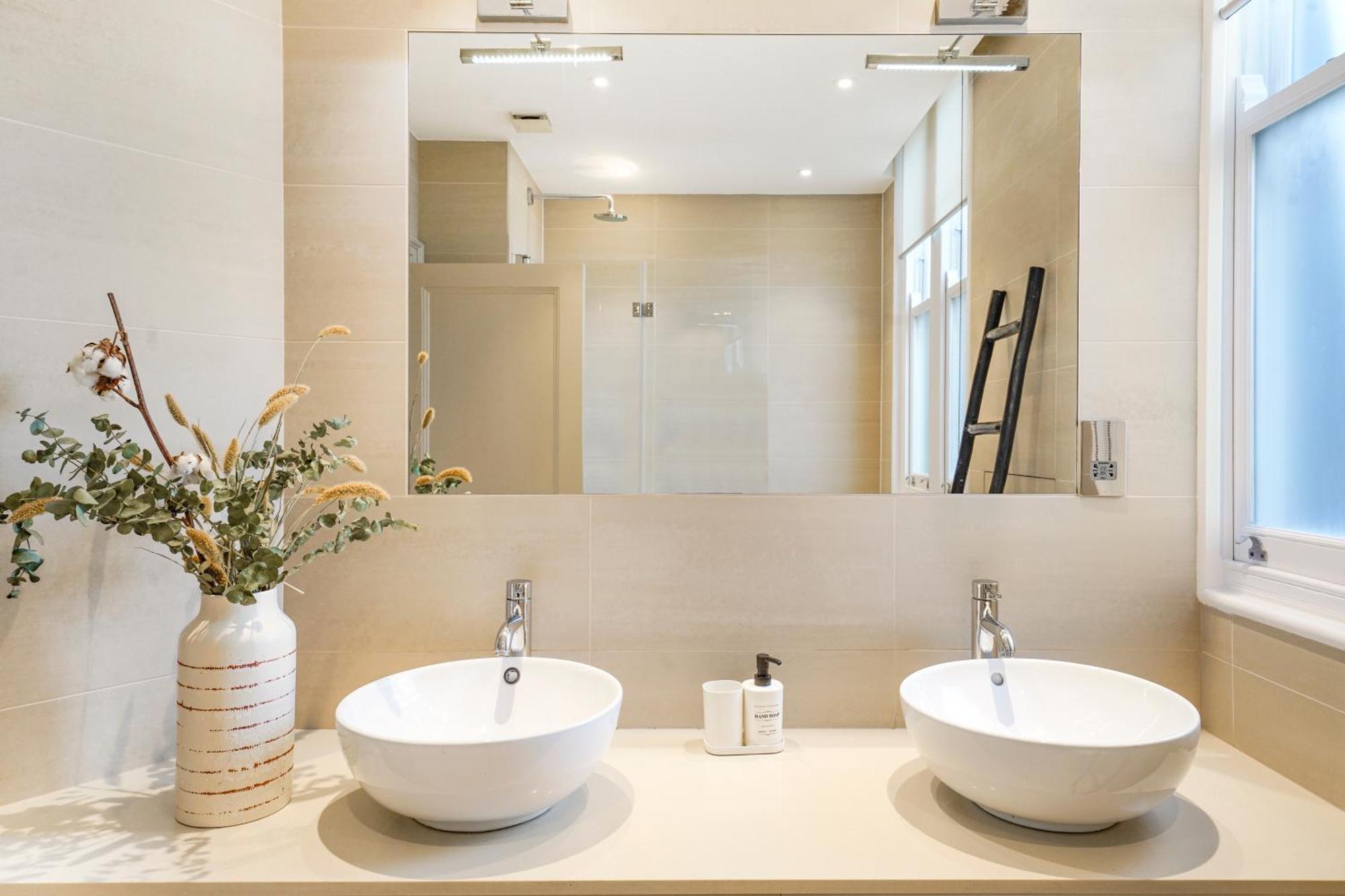 Spacious And Modern 4 Beds Home In Kensington Londra Esterno foto